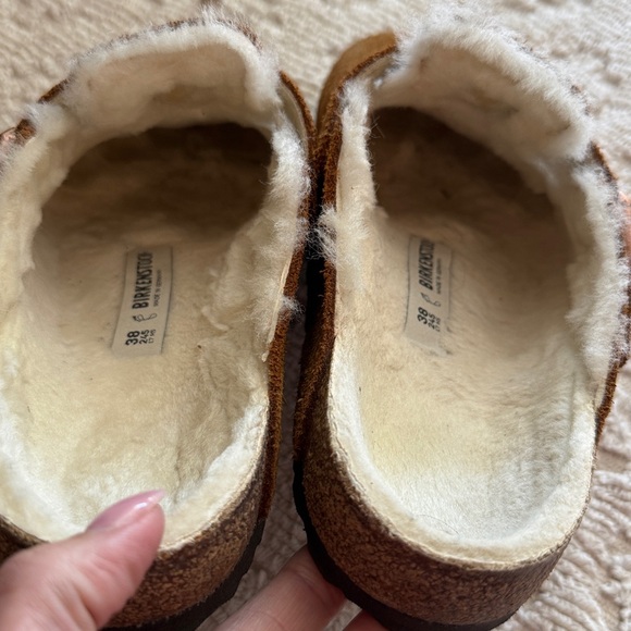 Birkenstock Tan Suede Boston Clogs with Cream Shearling Lining - Picture 2 of 6